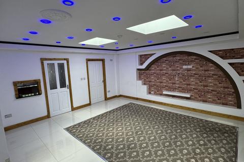 4 bedroom link detached house to rent, Causeway Green Road, Oldbury B68