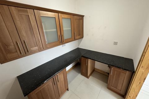 4 bedroom link detached house to rent, Causeway Green Road, Oldbury B68
