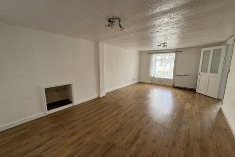 4 bedroom end of terrace house to rent, Victoria Road, Holyhead, LL65
