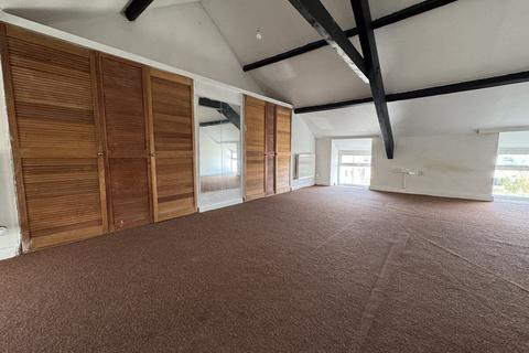 4 bedroom end of terrace house to rent, Victoria Road, Holyhead, LL65