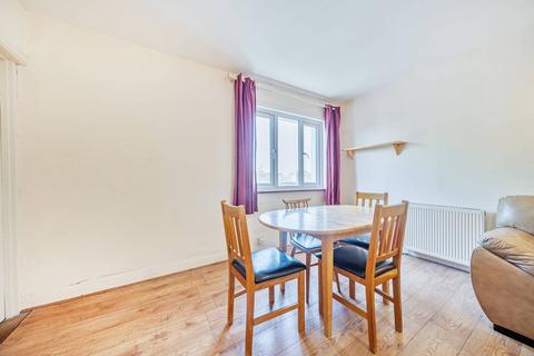 3 bedroom flat for sale, Wood Street, Walthamstow, London, E17