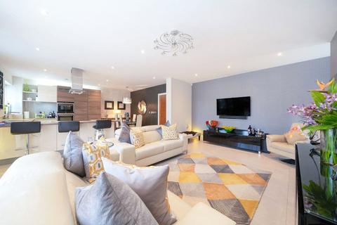 2 bedroom apartment for sale, Saxby Court, Aldenham Road, Hertfordshire WD23