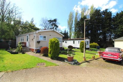 2 bedroom mobile home for sale, Barnet Road, Barnet EN5