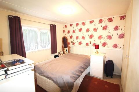 2 bedroom mobile home for sale, Barnet Road, Barnet EN5