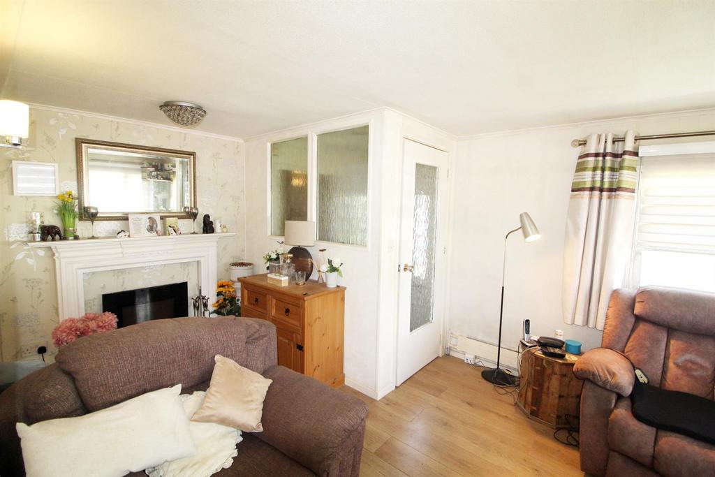 E Living room 2.jpg