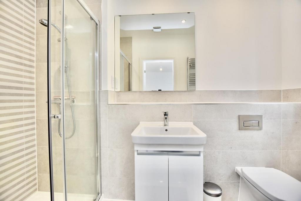 En-suite to Master Bedroom