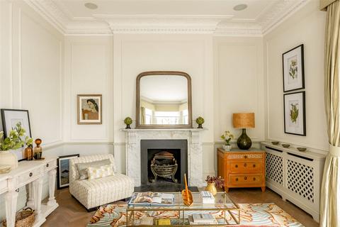 8 Vicarage Gardens, London, W8 4AH