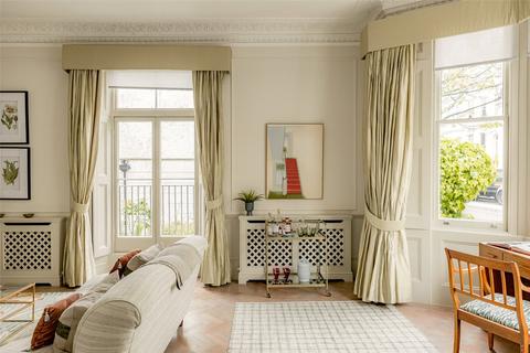 8 Vicarage Gardens, London, W8 4AH