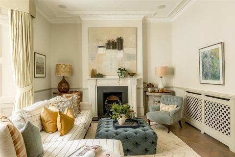 8 Vicarage Gardens, London, W8 4AH