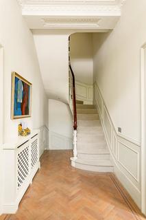 8 Vicarage Gardens, London, W8 4AH