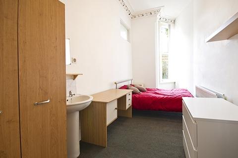 1 bedroom ground floor flat to rent, Forest Road West, Nottingham NG7