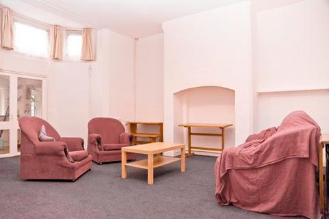 1 bedroom ground floor flat to rent, Forest Road West, Nottingham NG7