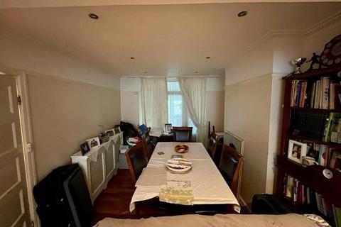 237 Waltham Way, London, E4 8AQ