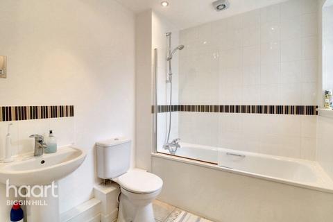 31 Dowding Road, Biggin Hill, Westerham, TN16 3BG