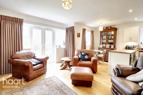 31 Dowding Road, Biggin Hill, Westerham, TN16 3BG
