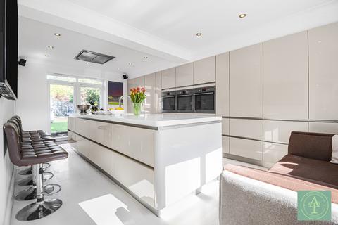 4 bedroom semi-detached house for sale, Linden Way, London, N14