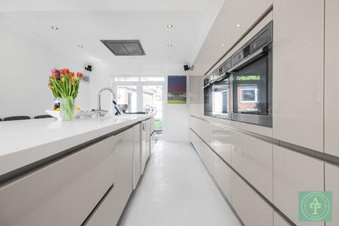 4 bedroom semi-detached house for sale, Linden Way, London, N14