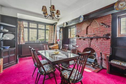 3 bedroom detached house for sale, Hillside Road, Bushey