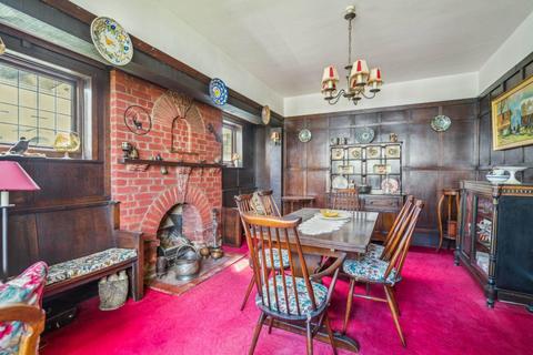 3 bedroom detached house for sale, Hillside Road, Bushey