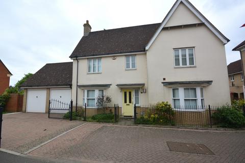 4 bedroom detached house to rent, Ridgewell Avenue, CM1