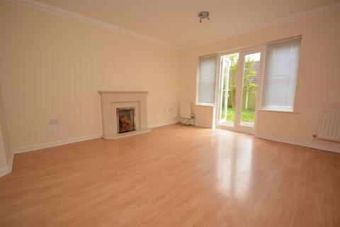 4 bedroom detached house to rent, Ridgewell Avenue, CM1