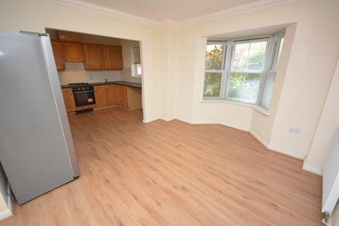 4 bedroom detached house to rent, Ridgewell Avenue, CM1