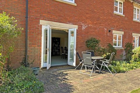 2 bedroom flat for sale, Coopers Hill Road, Nutfield, Redhill