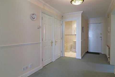 2 bedroom flat for sale, Coopers Hill Road, Nutfield, Redhill