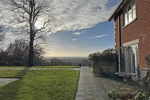 2 bedroom flat for sale, Coopers Hill Road, Nutfield, Redhill
