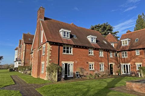 2 bedroom flat for sale, Coopers Hill Road, Nutfield, Redhill