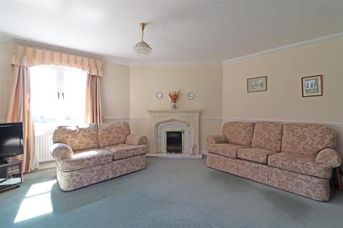 2 bedroom flat for sale, Coopers Hill Road, Nutfield, Redhill