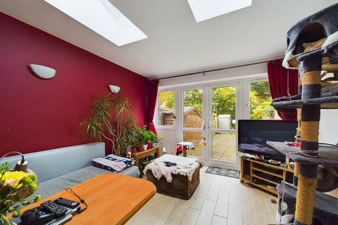undefined, London Road, Staines-Upon-Thames, Middlesex, TW18