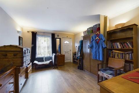 undefined, London Road, Staines-Upon-Thames, Middlesex, TW18