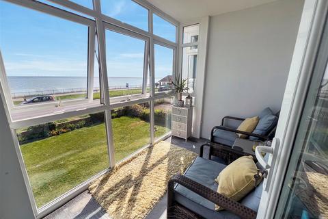 2 bedroom flat for sale, Kings Parade, Holland-On-Sea CO15