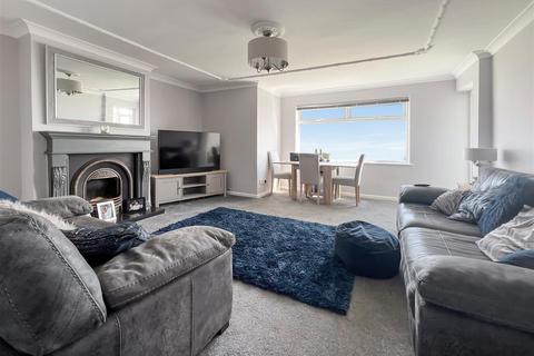 2 bedroom flat for sale, Kings Parade, Holland-On-Sea CO15