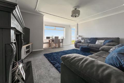 2 bedroom flat for sale, Kings Parade, Holland-On-Sea CO15