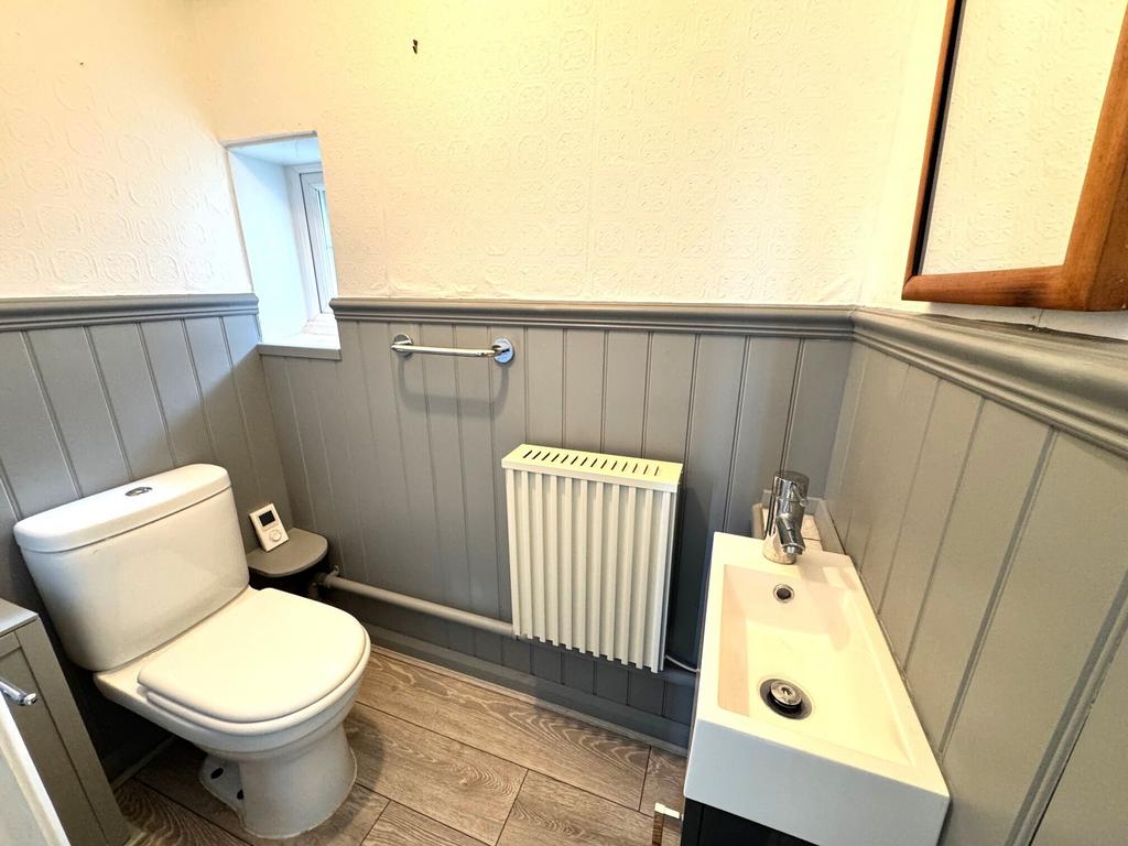 G Floor Cloakroom