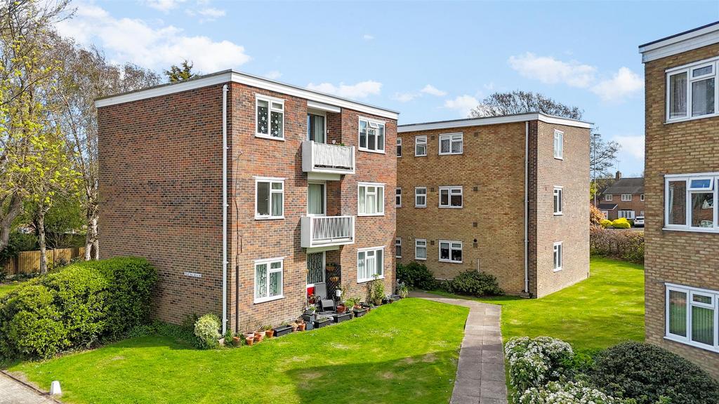 Sunningdale Court 42-001.jpg