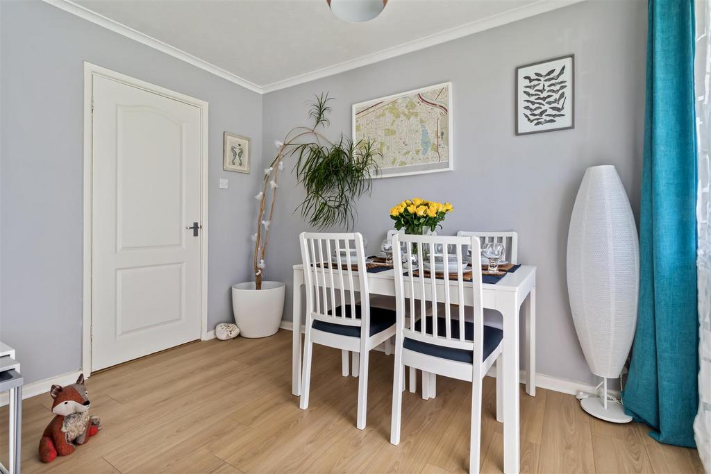 Sunningdale Court 42-010.jpg