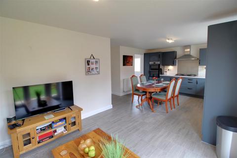 4 bedroom detached house for sale, Peregrine Close, Newent