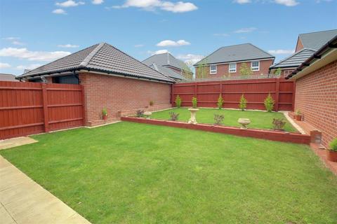4 bedroom detached house for sale, Peregrine Close, Newent