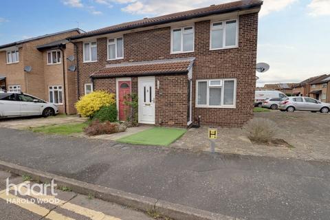 33 Juniper Way, Romford, RM3 0XL