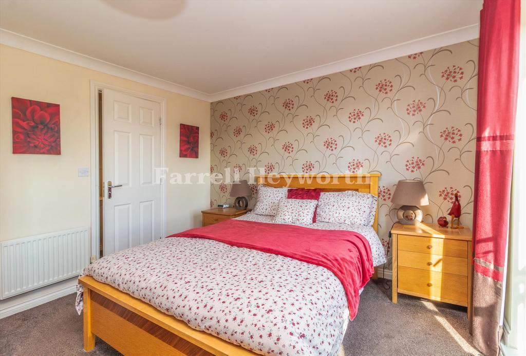 Bedroom 1 image 3