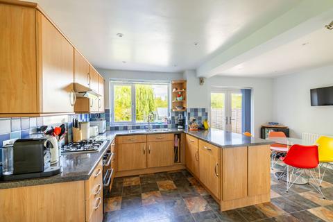 12 Haywardens, Lingfield, RH7 6DW