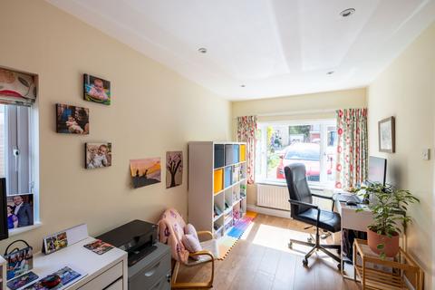 12 Haywardens, Lingfield, RH7 6DW