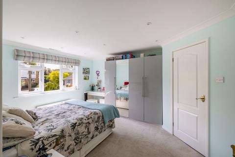 12 Haywardens, Lingfield, RH7 6DW