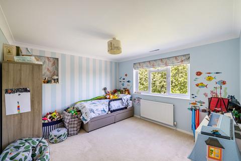 12 Haywardens, Lingfield, RH7 6DW