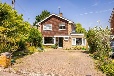 12 Haywardens, Lingfield, RH7 6DW