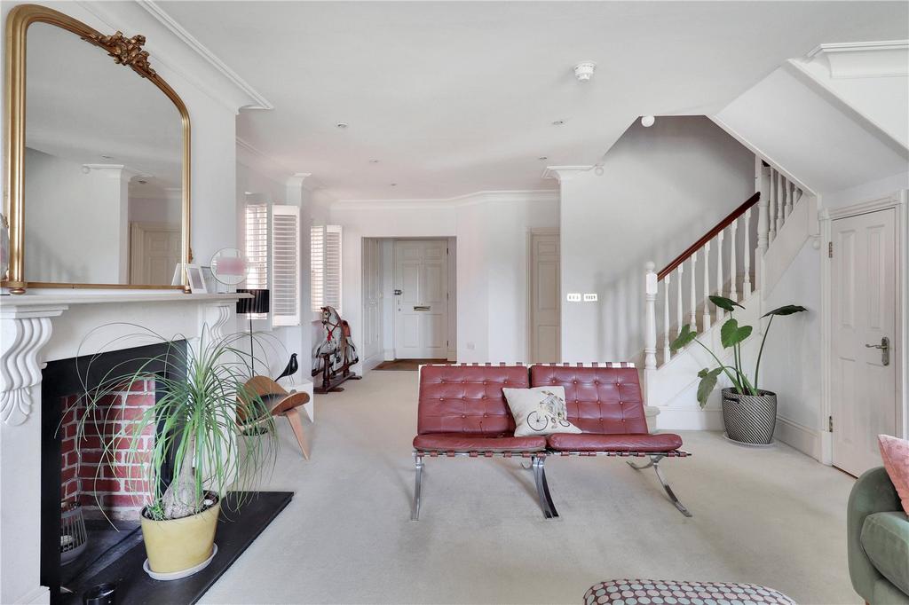 Sitting/Dining Room
