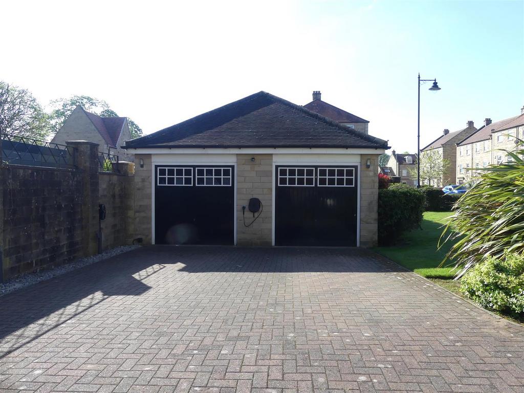 Garage & Parking